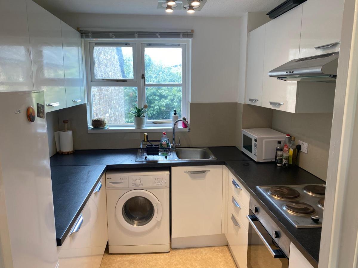 Bright And Comfortable Studio Apartment London Kültér fotó